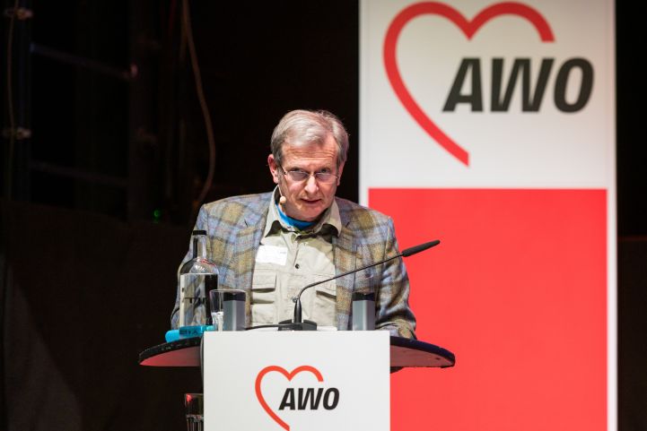 AWO Neujahrsempfang 2023: Prof. Dr. Trabert bei seiner Festrede