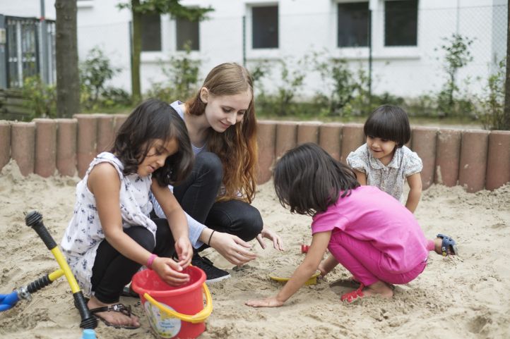 BFD junge Frau mit Kindern