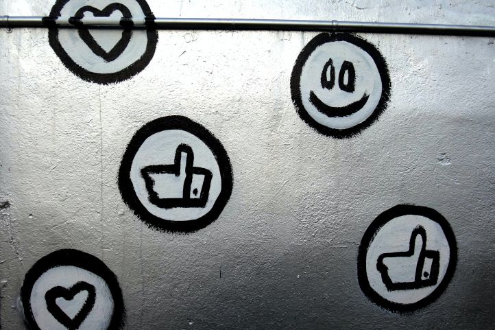 Bild von Smilies auf einer Wand