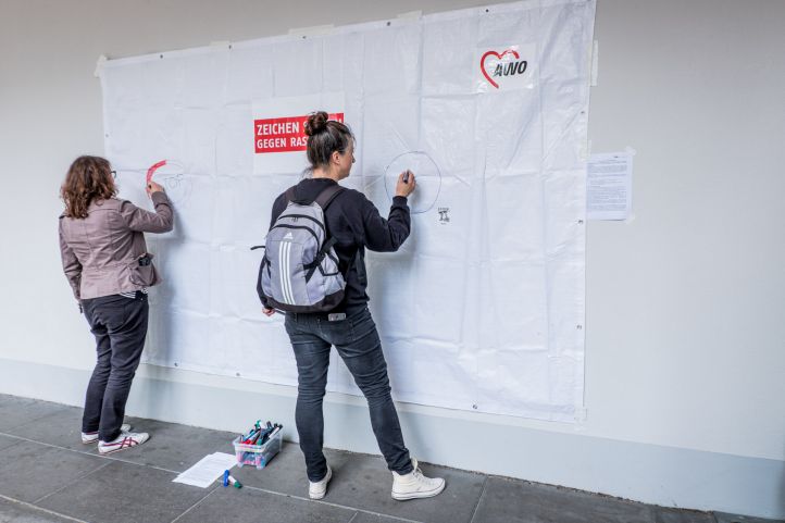 Zeichen gegen Rassismus Plane