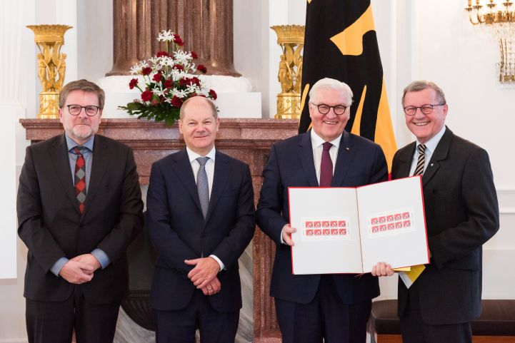 Stadler Scholz Steinmeier Schmidt bei der Wohlfahrtsmarkenübergabe 2019