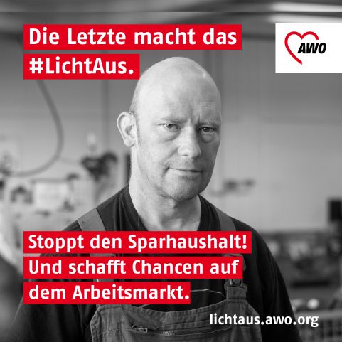 Ein Arbeiter steht in einer Werkstatt. Dazu der Text: Die Letzte macht das Licht aus. Schafft Chancen auf dem Arbeitsmarkt